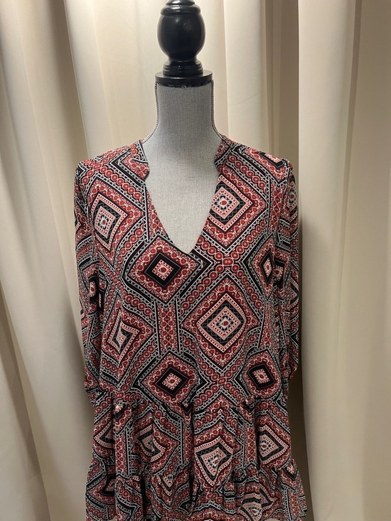 Melloday Dresses & Skirts - MELLODAY Red and Black Geometric V-Neck Dress